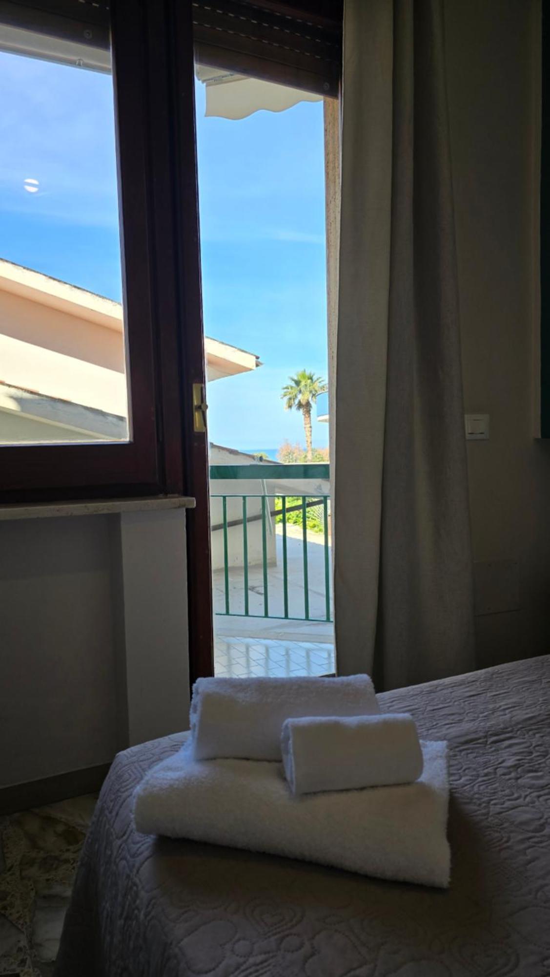 프라이아 아 마레 Ad Un Passo Dal Mare B&B 외부 사진